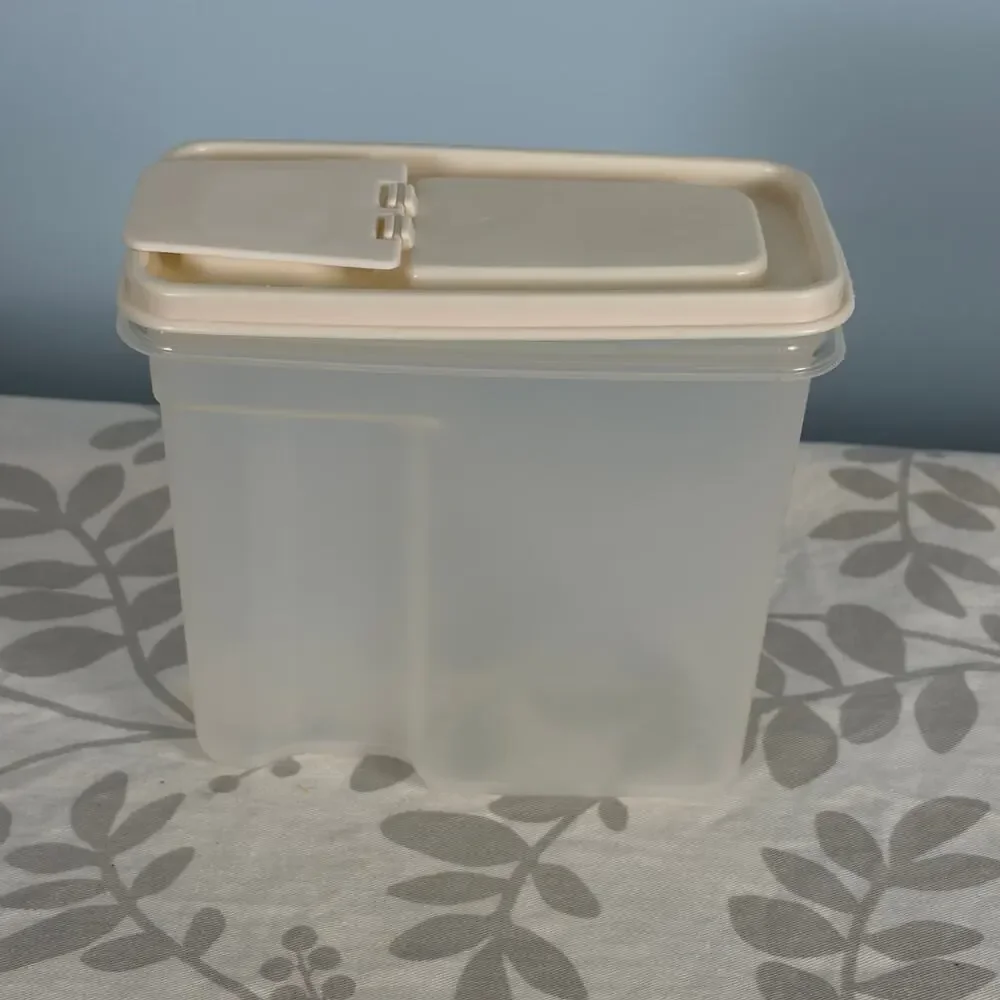 Vintage Rubbermaid 4 Qt Flip Top Pantry Storage Container Almond Lid 0084